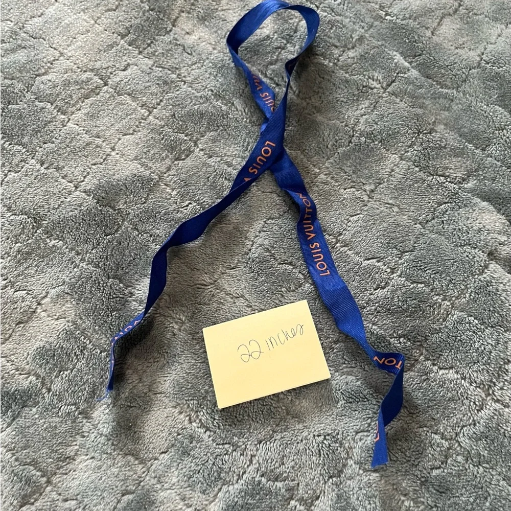 Louis Vuitton Blue‎ Ribbon